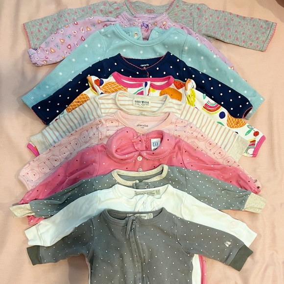 Over 123 Pieces of Baby Girls’ Clothing (sizes 3-6M up to 12-18M) - Picture 5 of 11